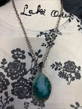 Earthy Green Agate Slice Necklace Witchy Luxe Boho Pendant Stone of Luck